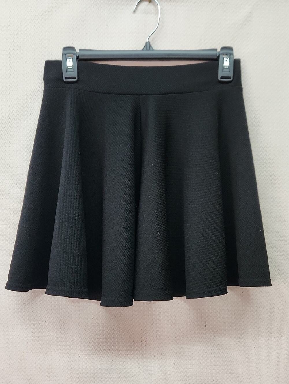 🚨2/$25 or 5/$50🚨Urban Outfitters Black Circle Skater Skirt